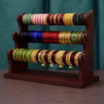 কাঠের চুরির আলনায়, 3Leyar