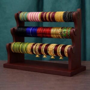 কাঠের চুরির আলনায়, 3Leyar